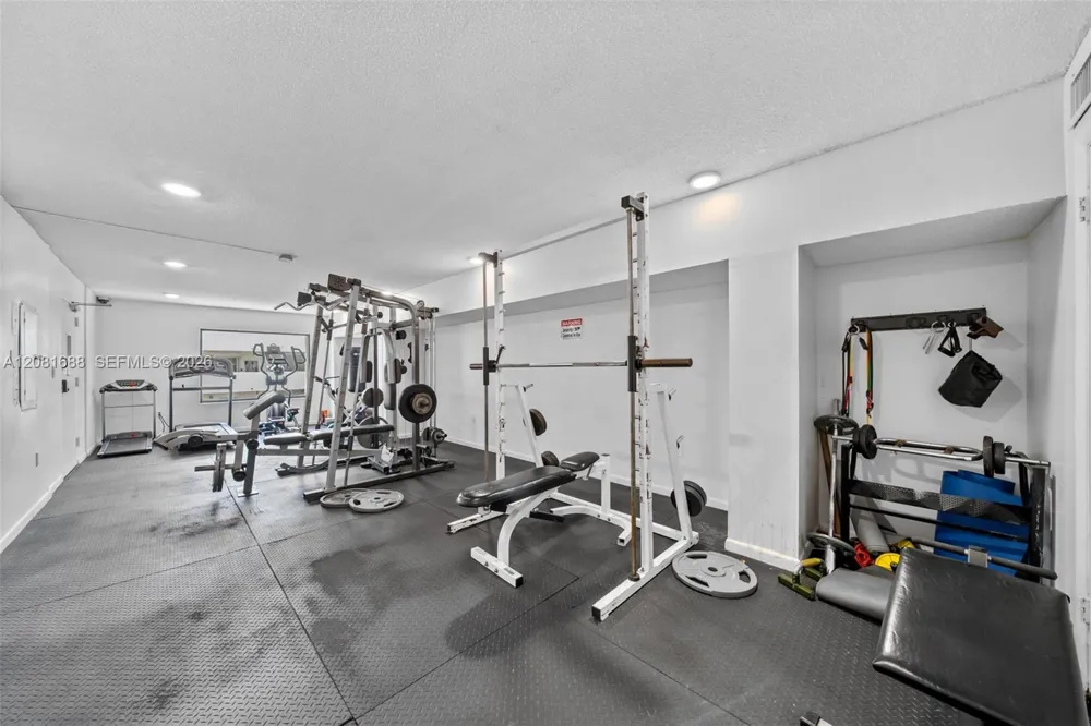 4000 NE 169th St #607 PLUS 30 FT DOCK North Miami Beach, FL 33160