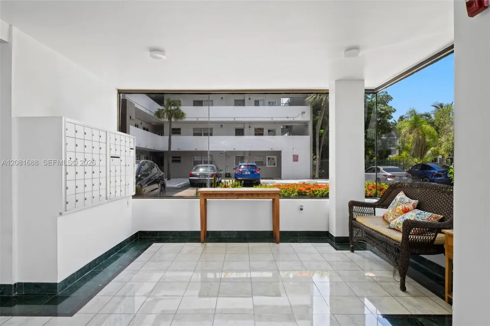 4000 NE 169th St #607 PLUS 30 FT DOCK North Miami Beach, FL 33160