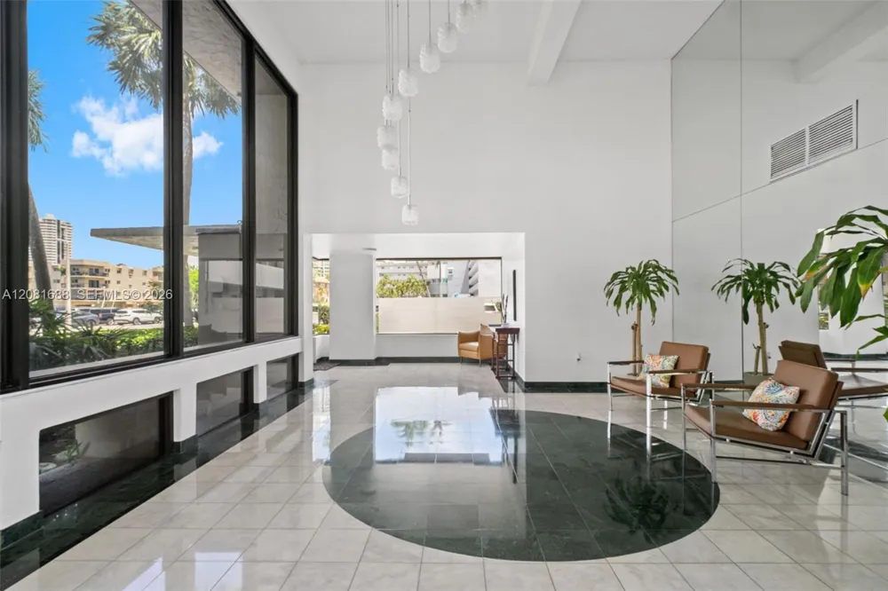 4000 NE 169th St #607 PLUS 30 FT DOCK North Miami Beach, FL 33160