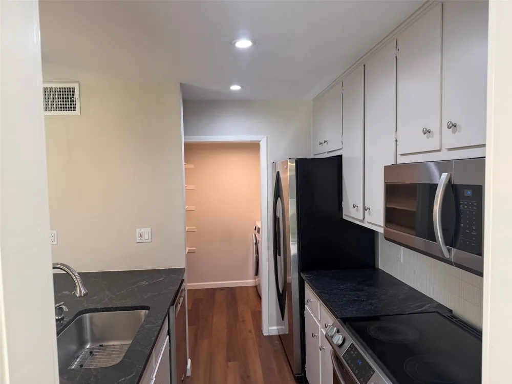 224 Lido Street #J3 Lakeway, TX 78734