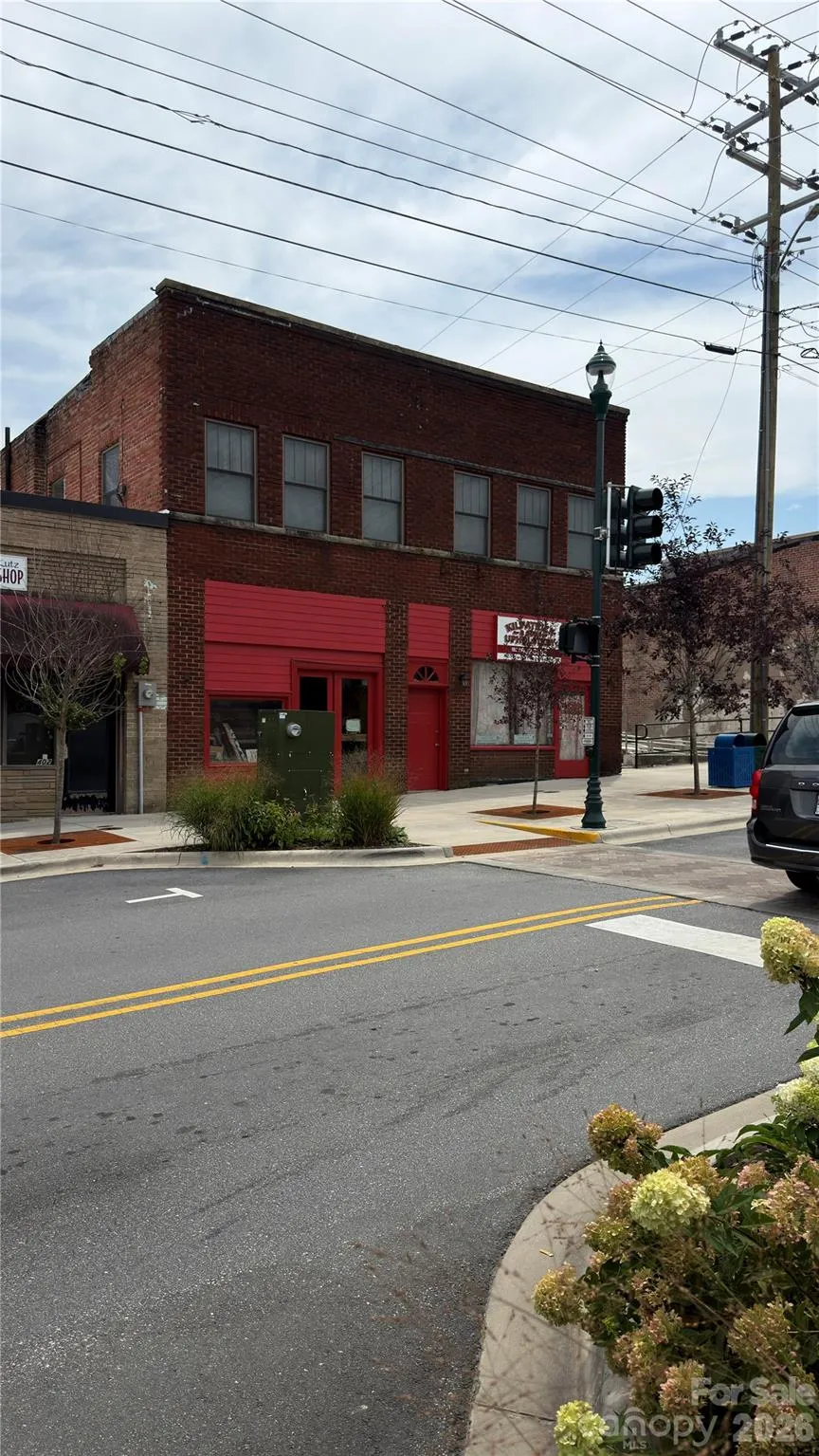 360 Seventh Avenue E Hendersonville, NC 28792