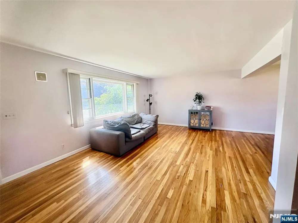 477 Chestnut Avenue South Hackensack, NJ 07606
