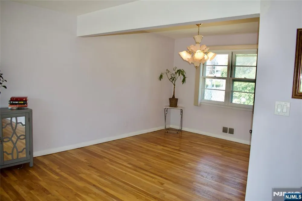 477 Chestnut Avenue South Hackensack, NJ 07606