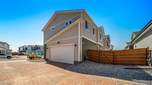 10122 Salem Court Commerce City, CO 80022