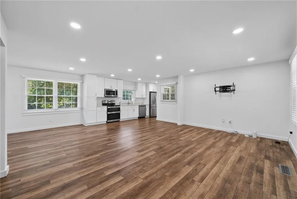 4619 Mountain View Road Oakwood, GA 30566