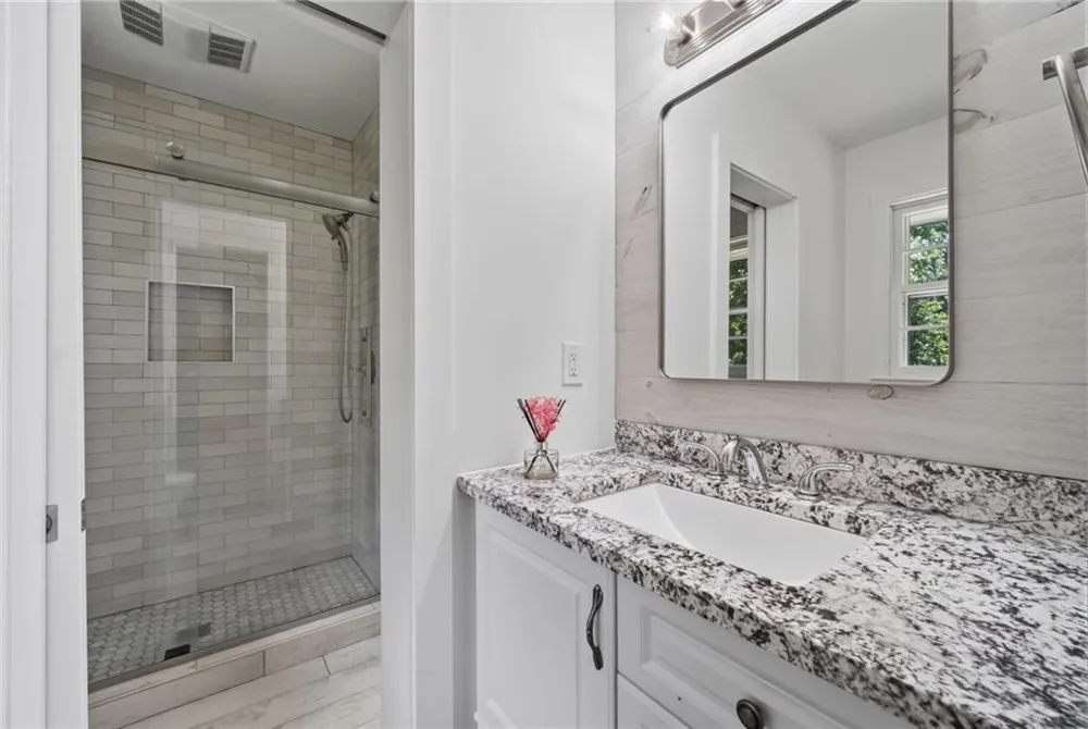 4619 Mountain View Road Oakwood, GA 30566