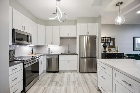 15 Greenway Plaza #6C