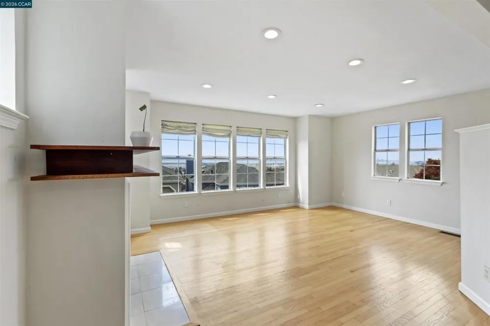 4354 Terrabella Way Oakland, CA 94619