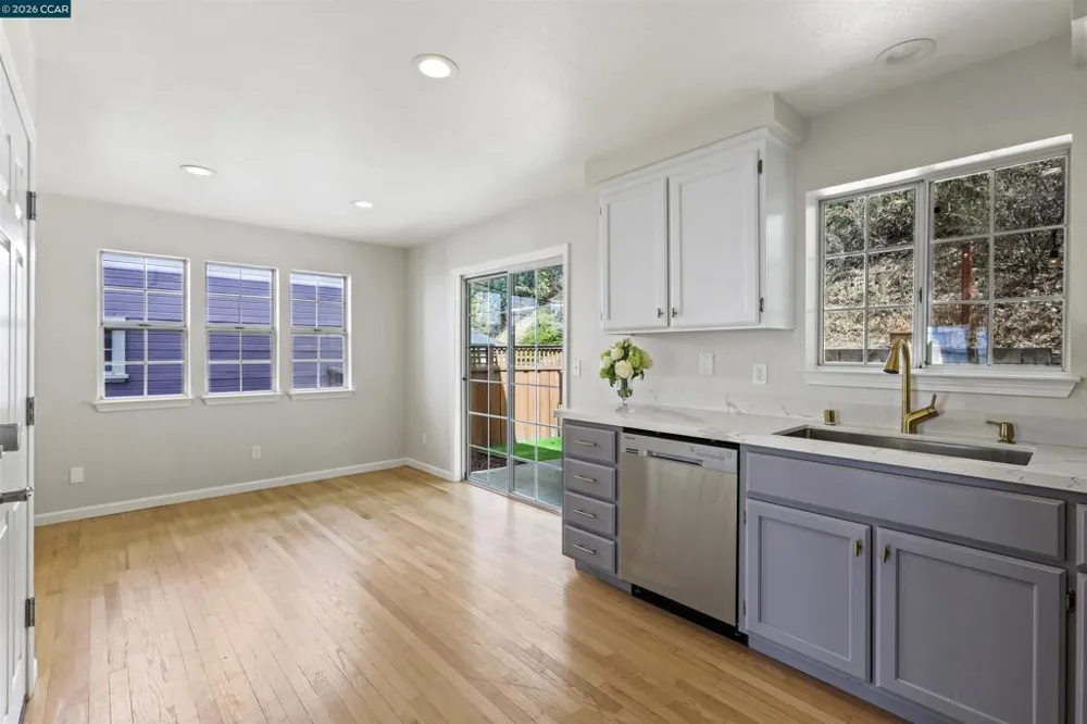 4354 Terrabella Way Oakland, CA 94619