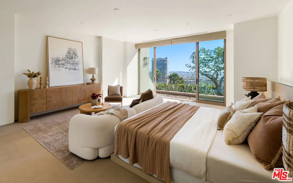 1016 Hillcrest Road Beverly Hills, CA 90210