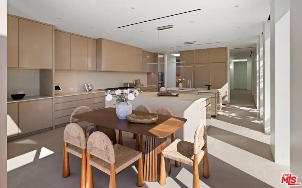 1016 Hillcrest Road Beverly Hills, CA 90210