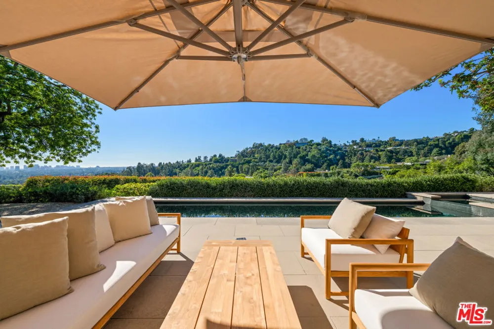 1016 Hillcrest Road Beverly Hills, CA 90210