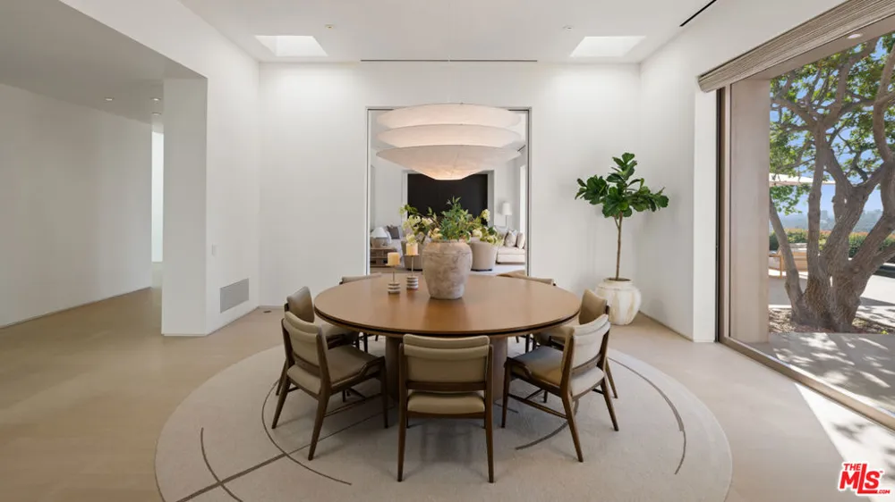 1016 Hillcrest Road Beverly Hills, CA 90210