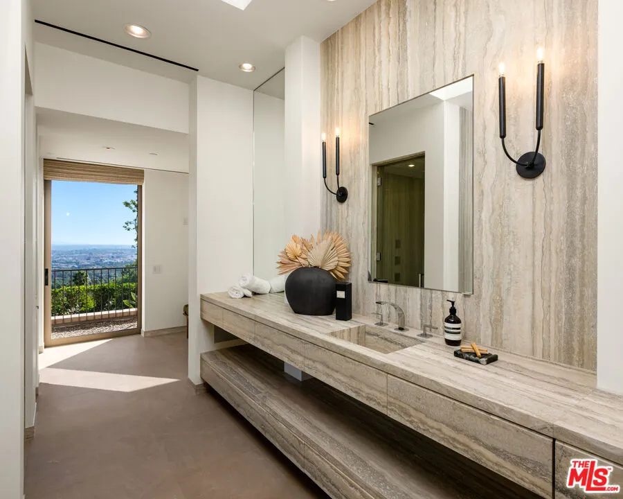 1016 Hillcrest Road Beverly Hills, CA 90210