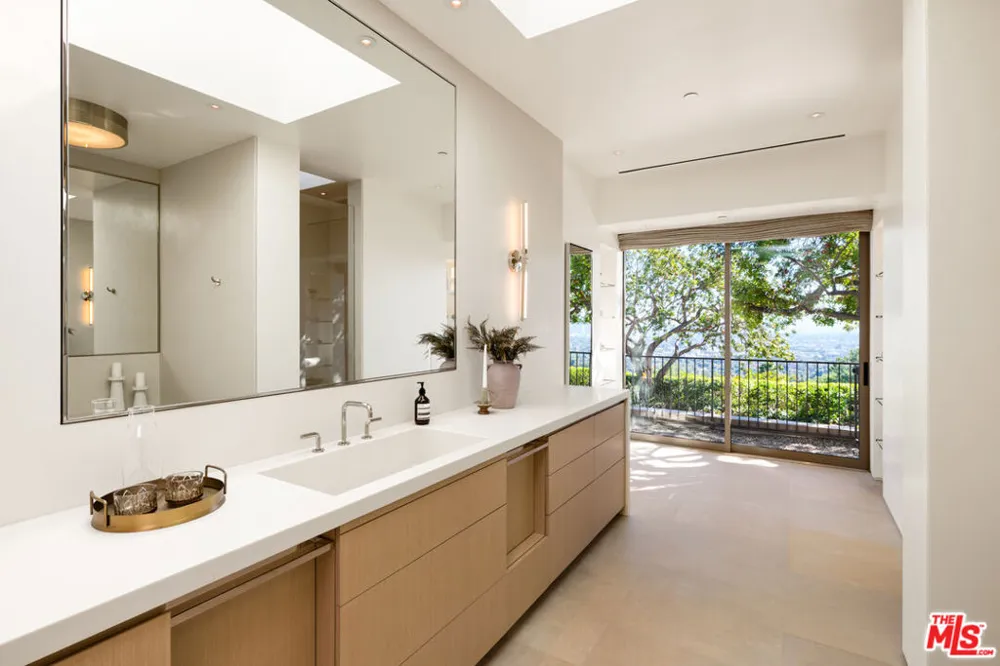 1016 Hillcrest Road Beverly Hills, CA 90210