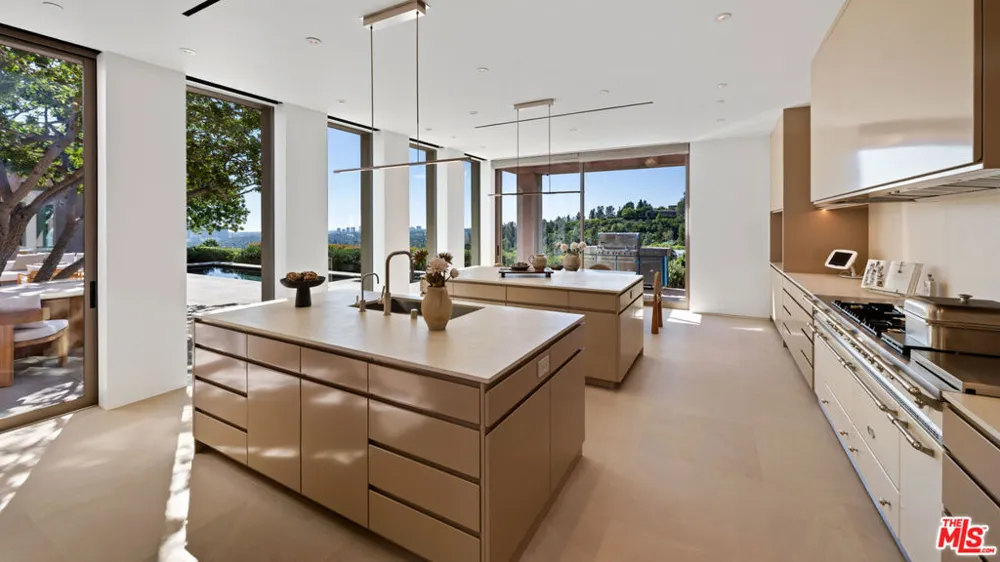 1016 Hillcrest Road Beverly Hills, CA 90210