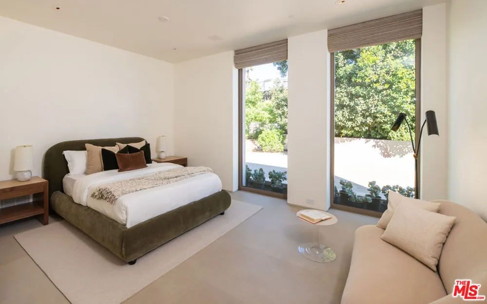 1016 Hillcrest Road Beverly Hills, CA 90210