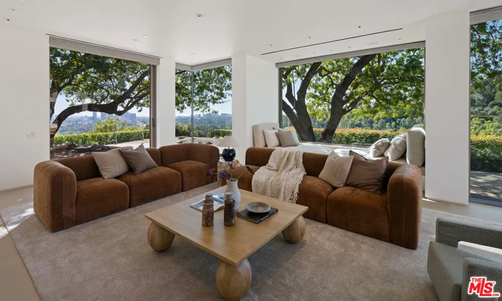 1016 Hillcrest Road Beverly Hills, CA 90210