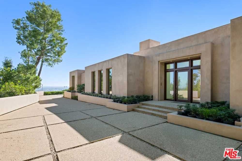 1016 Hillcrest Road Beverly Hills, CA 90210