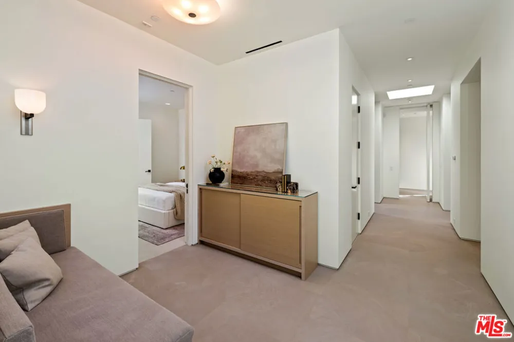 1016 Hillcrest Road Beverly Hills, CA 90210