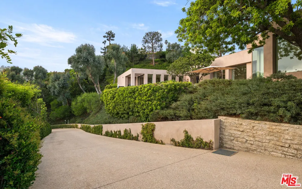 1016 Hillcrest Road Beverly Hills, CA 90210