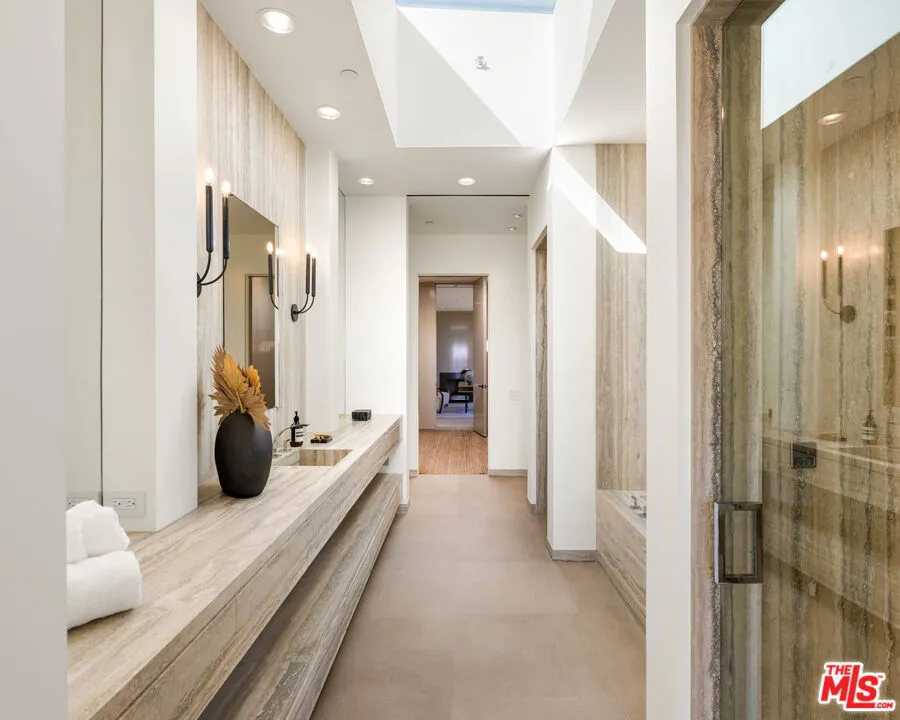 1016 Hillcrest Road Beverly Hills, CA 90210