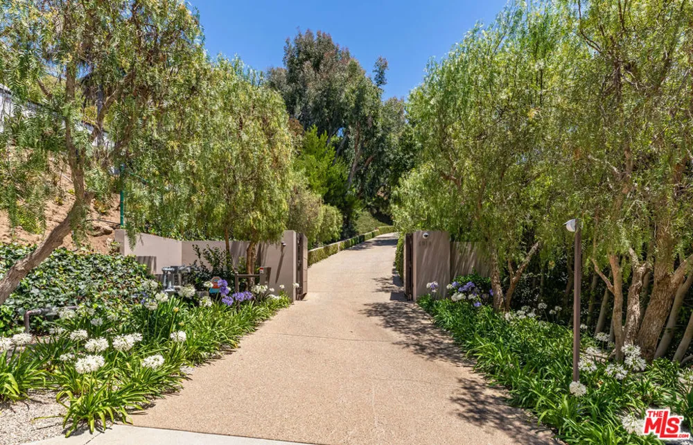 1016 Hillcrest Road Beverly Hills, CA 90210