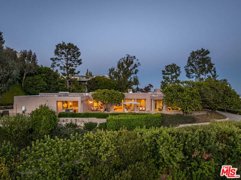 1016 Hillcrest Road Beverly Hills, CA 90210