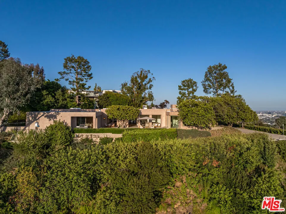 1016 Hillcrest Road Beverly Hills, CA 90210