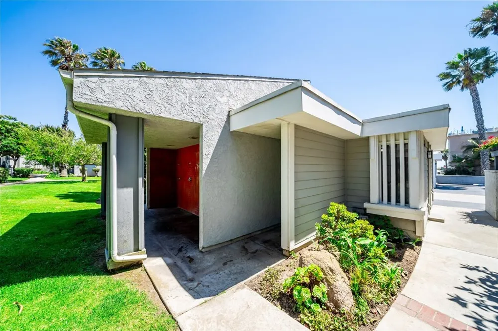 16932 Pacific Coast Highway #102 Huntington Beach, CA 92649