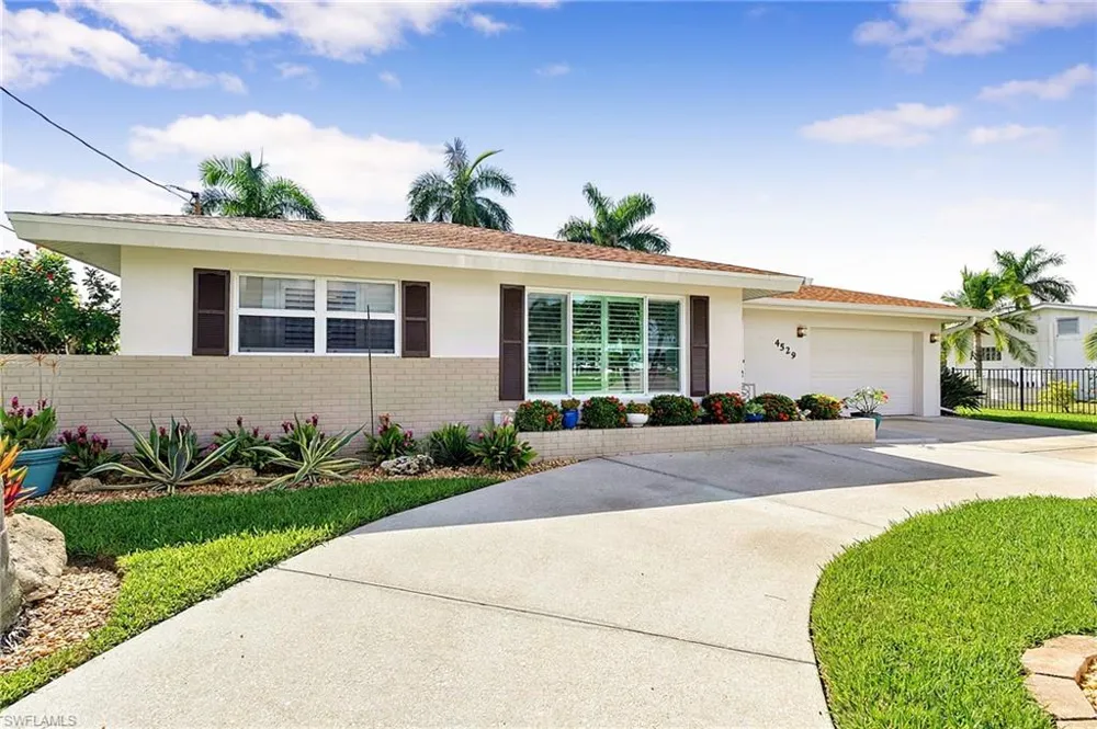 4529 SE 1st Avenue Cape Coral, FL 33904