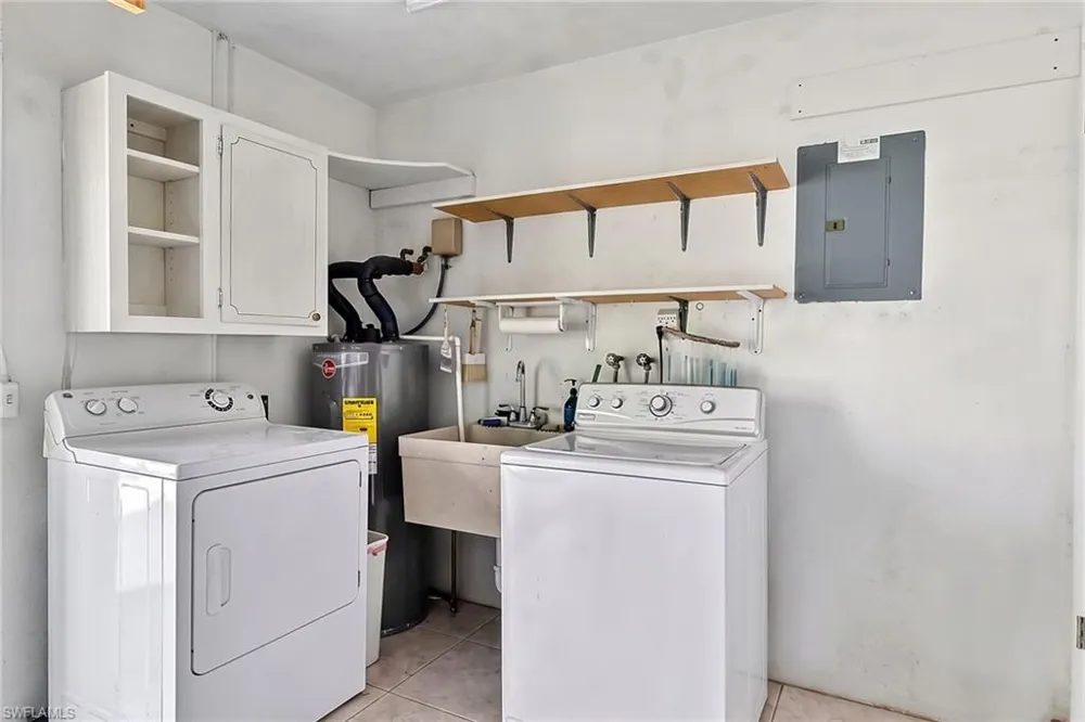 4529 SE 1st Avenue Cape Coral, FL 33904