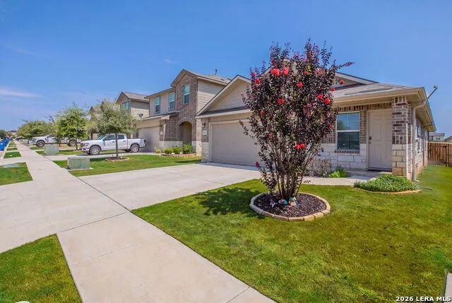 237 MIDDLE GREEN LOOP Floresville, TX 78114