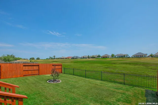 237 MIDDLE GREEN LOOP Floresville, TX 78114