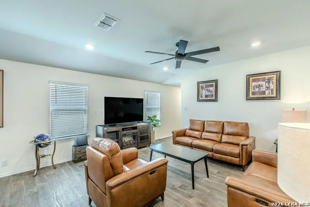 237 MIDDLE GREEN LOOP Floresville, TX 78114