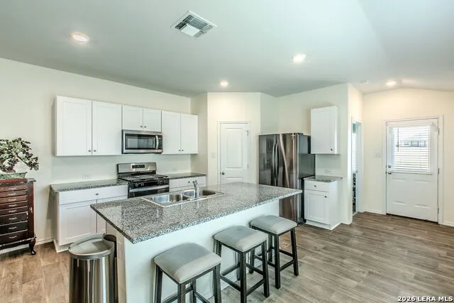 237 MIDDLE GREEN LOOP Floresville, TX 78114