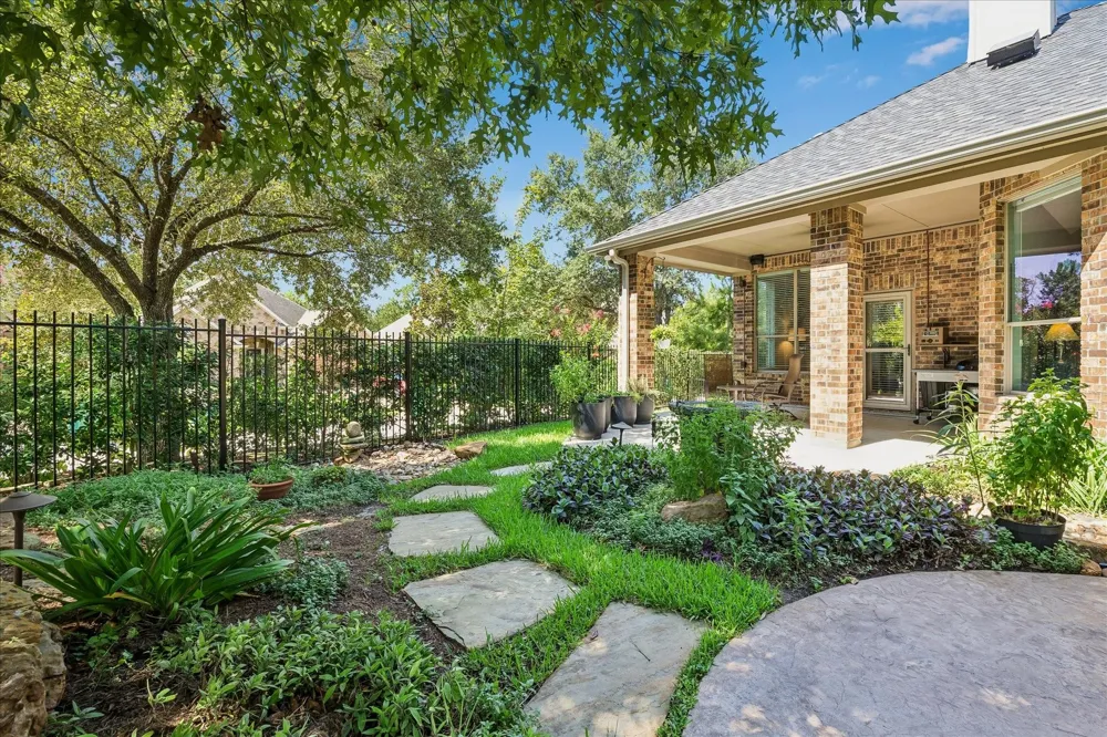 2 Woodmoor Place Magnolia, TX 77354