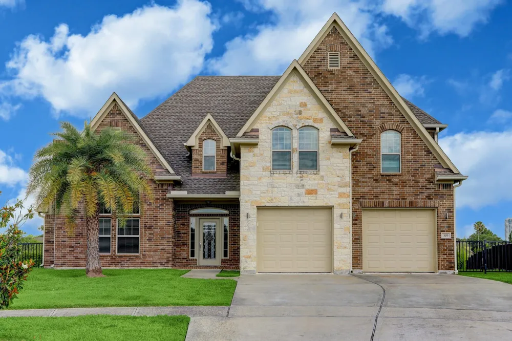 303 Twin Timbers Lane Kemah, TX 77565