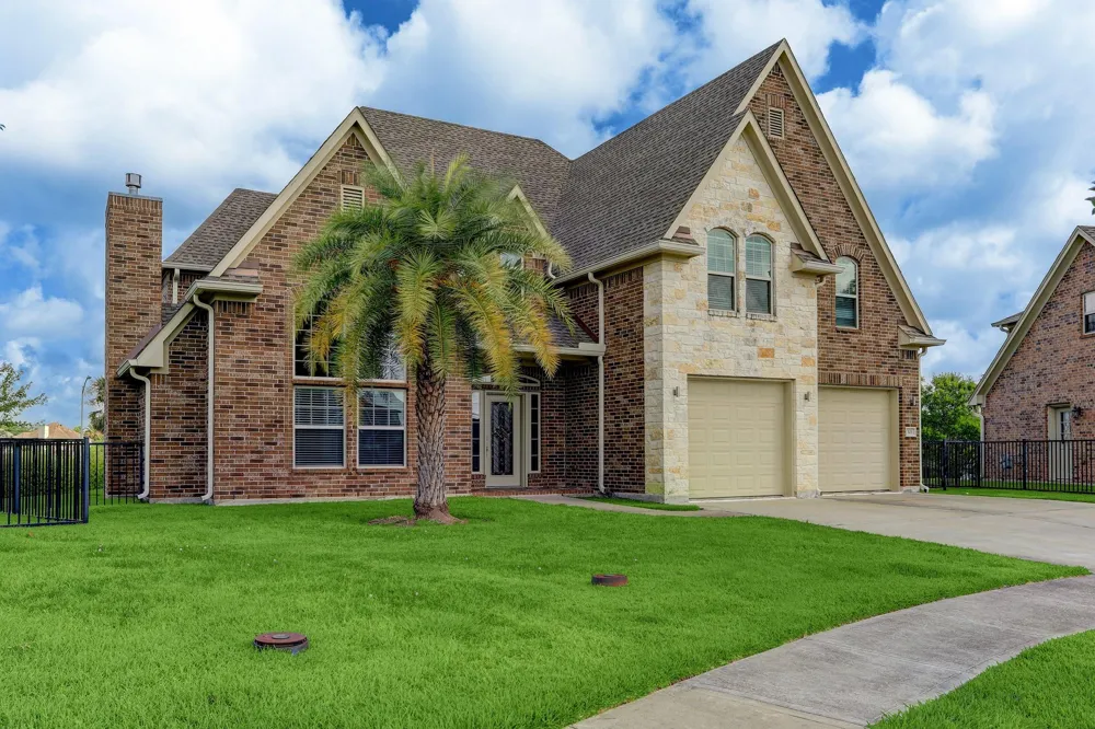 303 Twin Timbers Lane Kemah, TX 77565