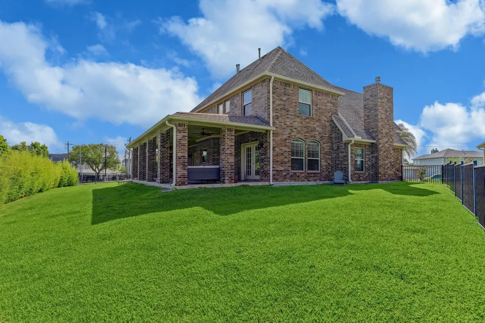 303 Twin Timbers Lane Kemah, TX 77565