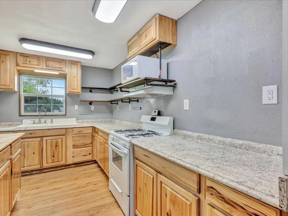 1949 County Road 2717 Alto, TX 75925