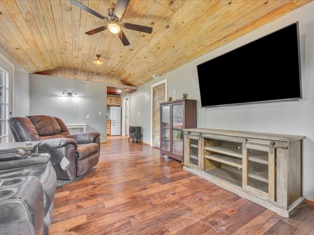 1949 County Road 2717 Alto, TX 75925