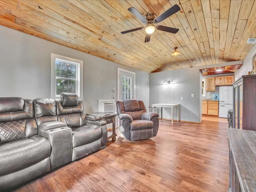 1949 County Road 2717 Alto, TX 75925