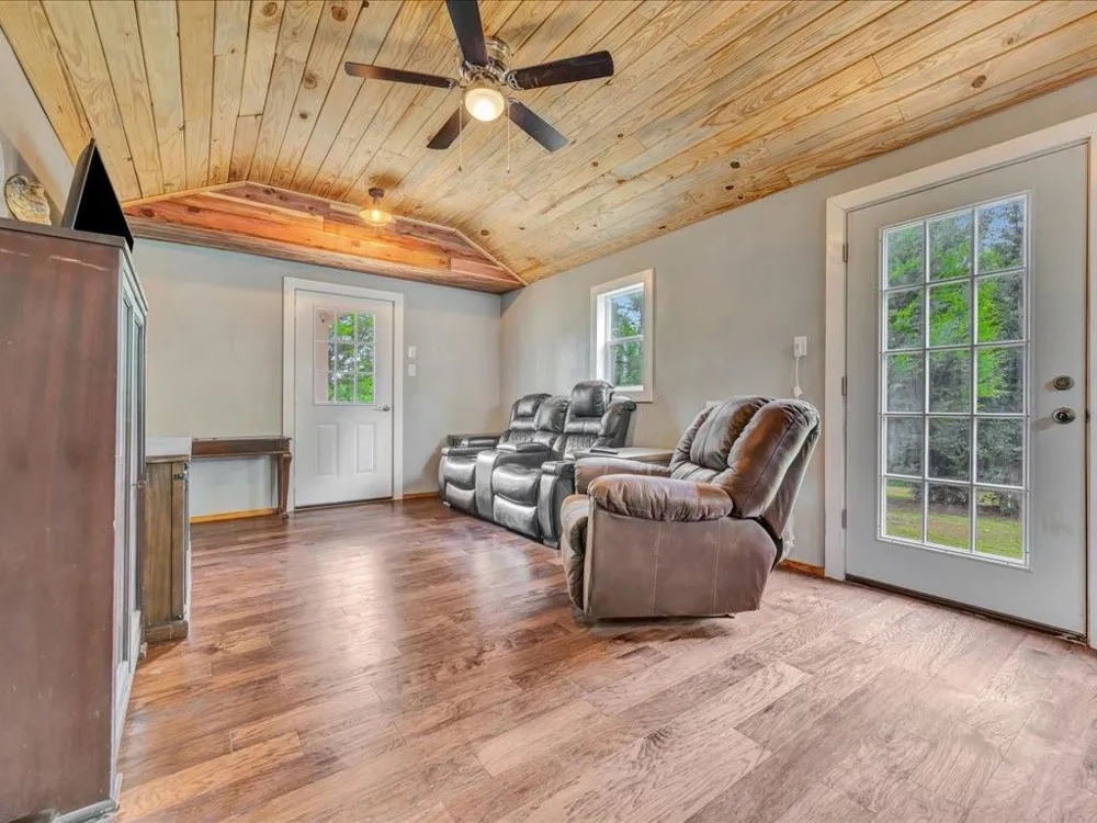 1949 County Road 2717 Alto, TX 75925