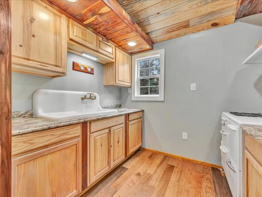 1949 County Road 2717 Alto, TX 75925