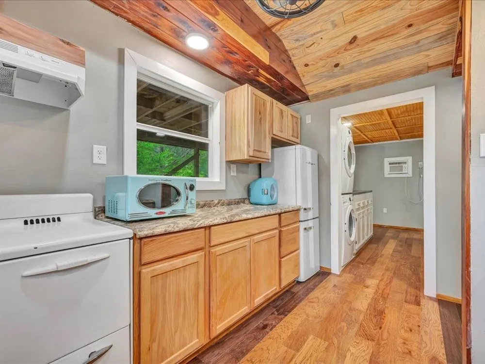 1949 County Road 2717 Alto, TX 75925