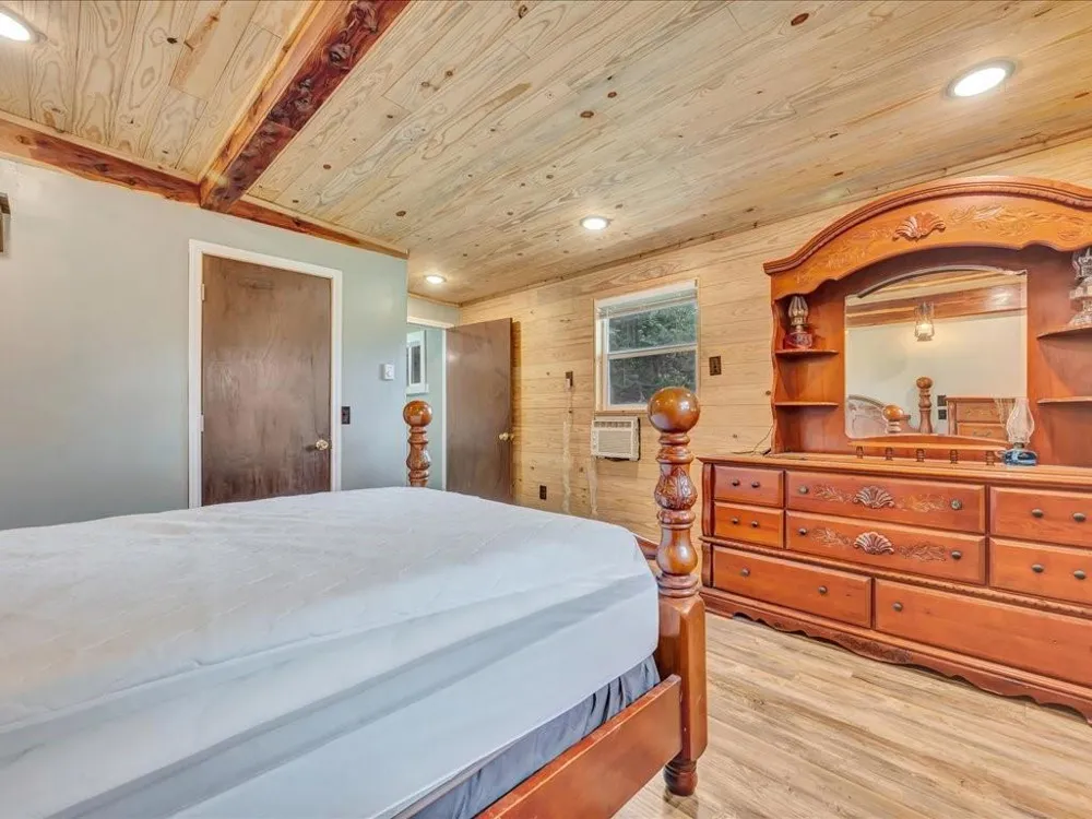 1949 County Road 2717 Alto, TX 75925