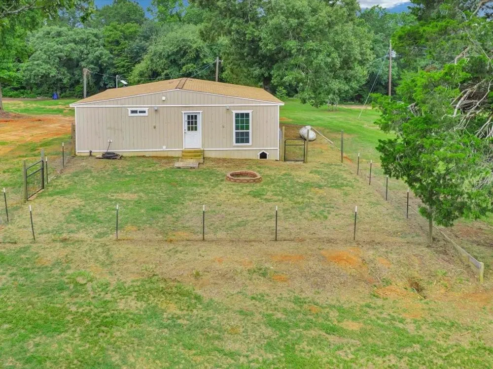 1949 County Road 2717 Alto, TX 75925
