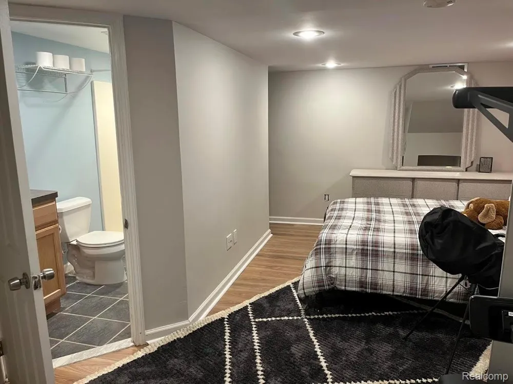 320 Charlevoix Street Commerce Charter Township, MI 48382