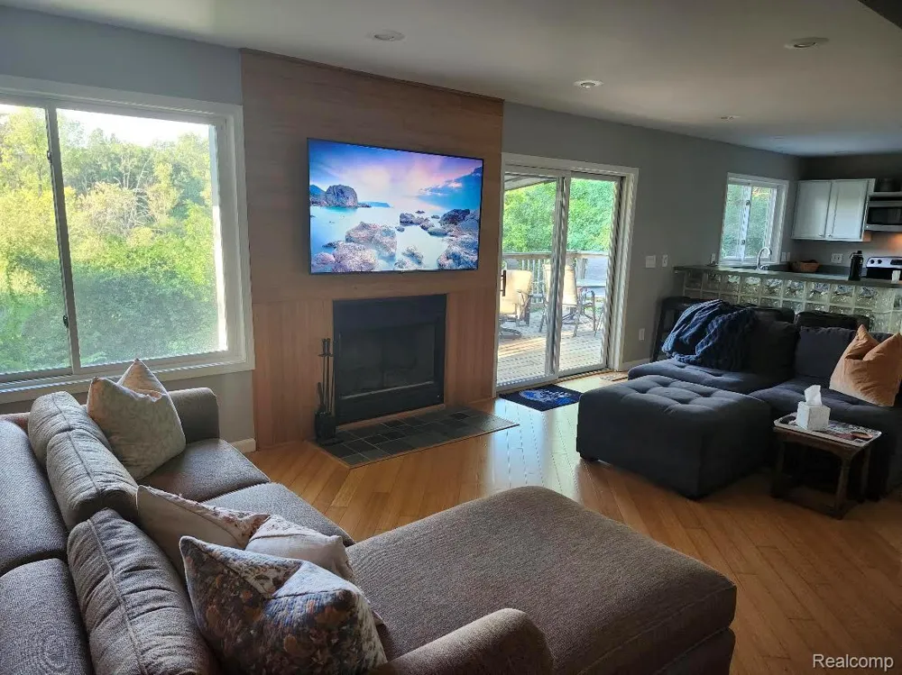 320 Charlevoix Street Commerce Charter Township, MI 48382